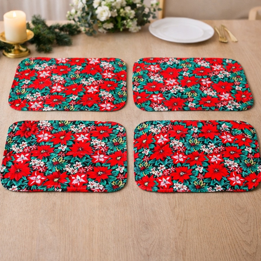 Poinsettia‎ Christmas Placemats Vintage Set of 4 Holiday Table Linens Floral 90s